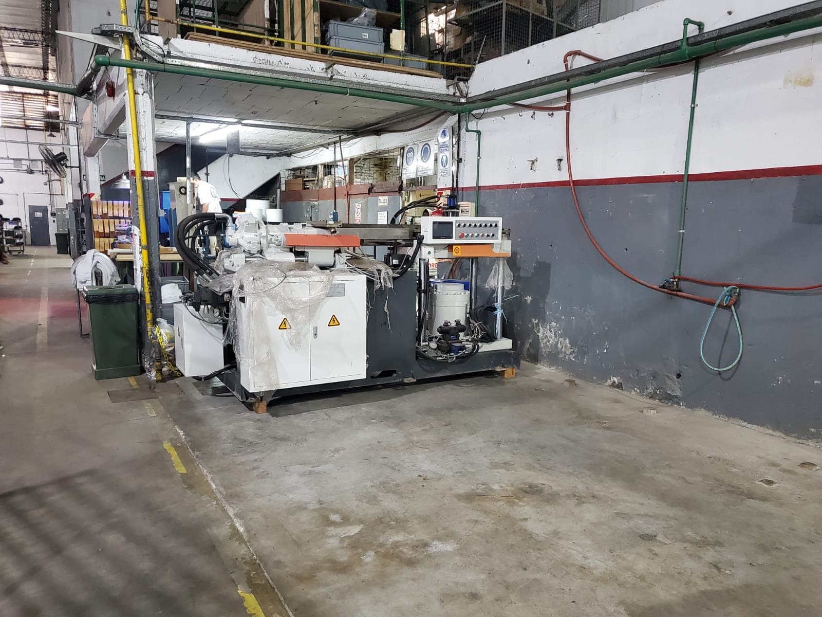 Entrega de una máquina de CABB Plastics en la planta de un cliente — foto 7