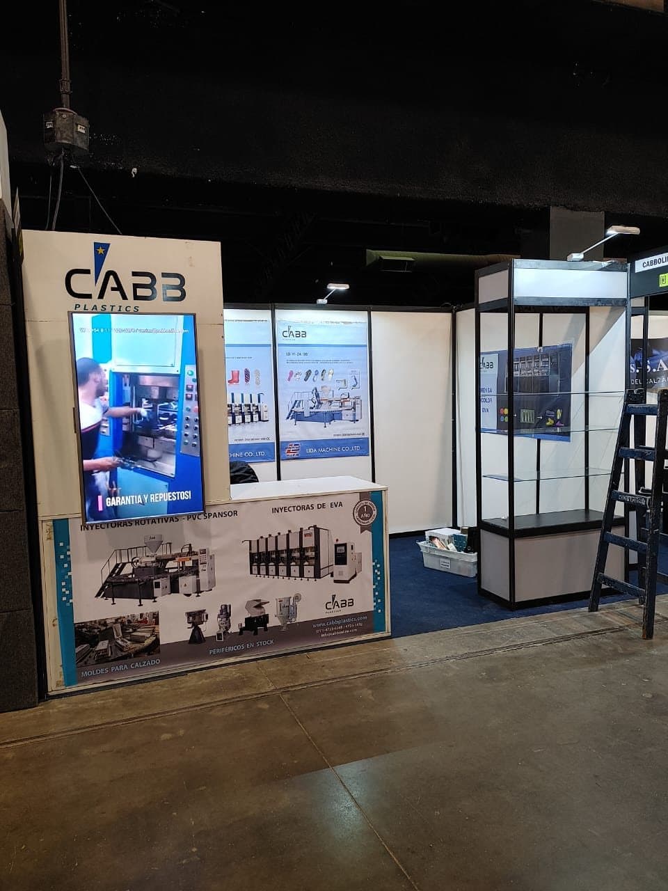 El equipo de CABB Plastics en una feria de la industria plástica — foto 2