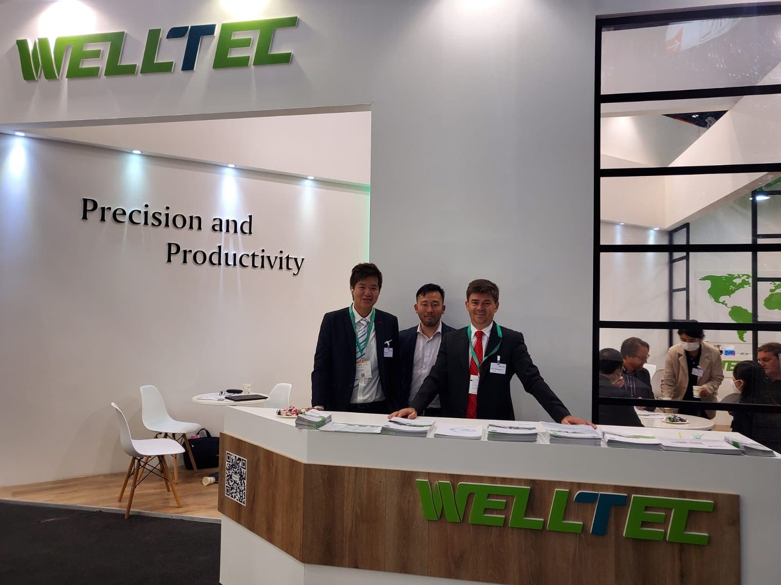 El equipo de CABB Plastics en una feria de la industria plástica — foto 3