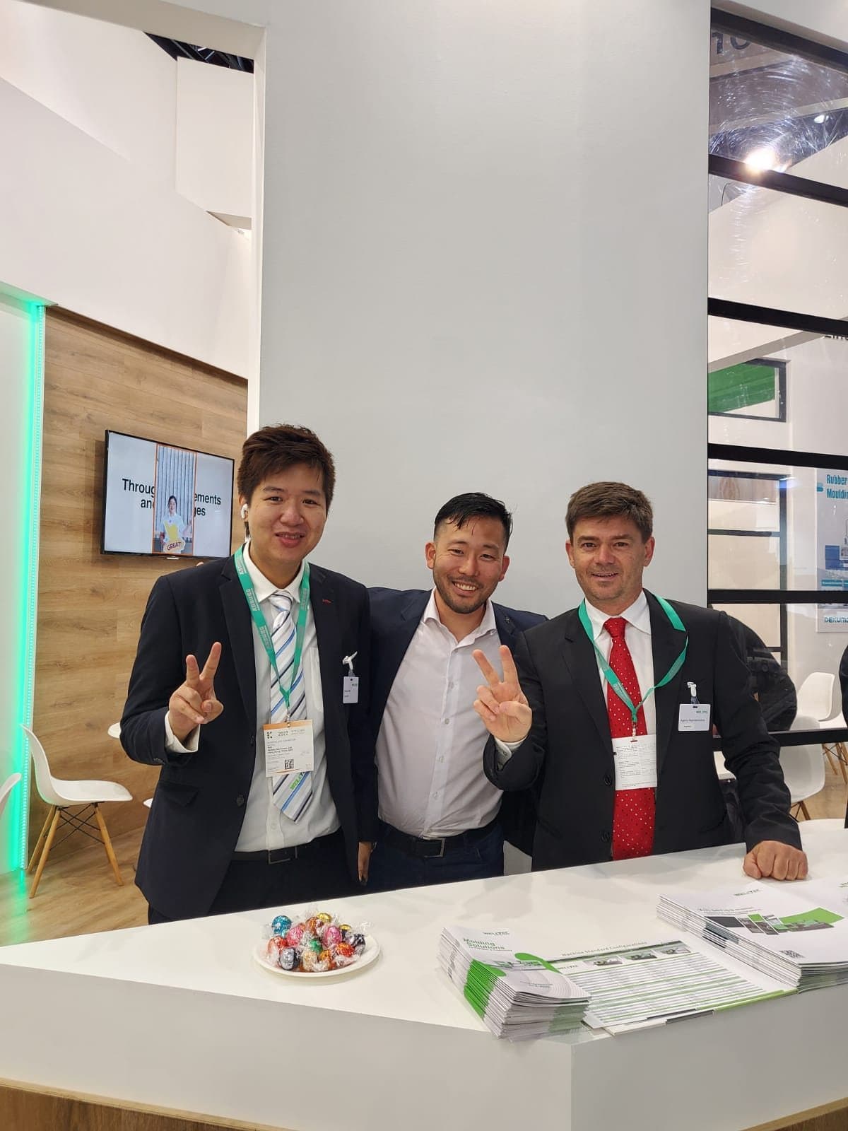 El equipo de CABB Plastics en una feria de la industria plástica — foto 4