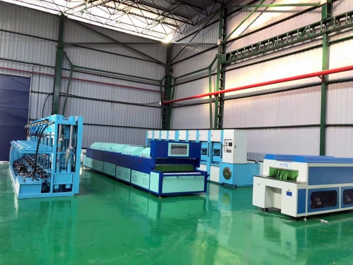 Prensas bicolor para volcado de EVA — equipo comercializado por CABB Plastics, foto 3