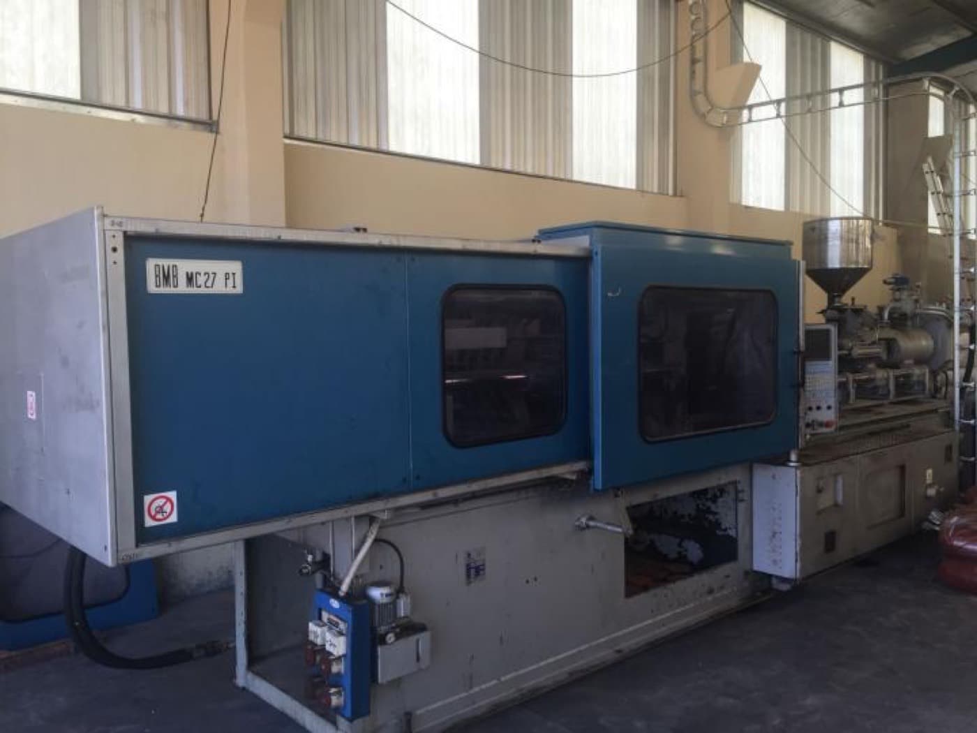 BMB Máquina de Inyección Explosiva 270Ton — máquina usada
